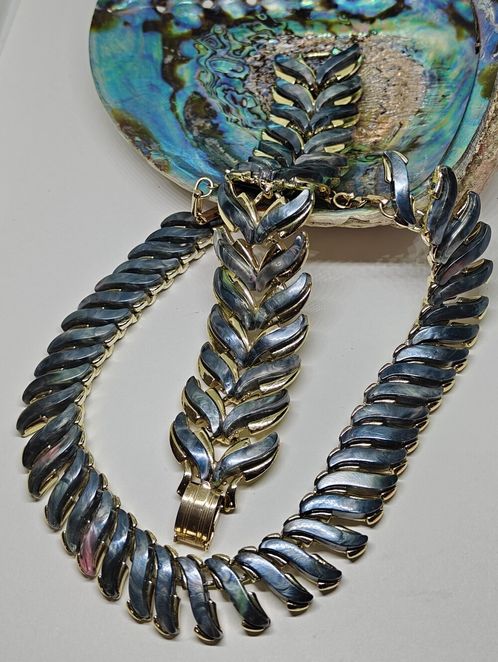 Vintage Coro Pearlescent Gray Lucite Necklace And Bracelet Jewelry Set